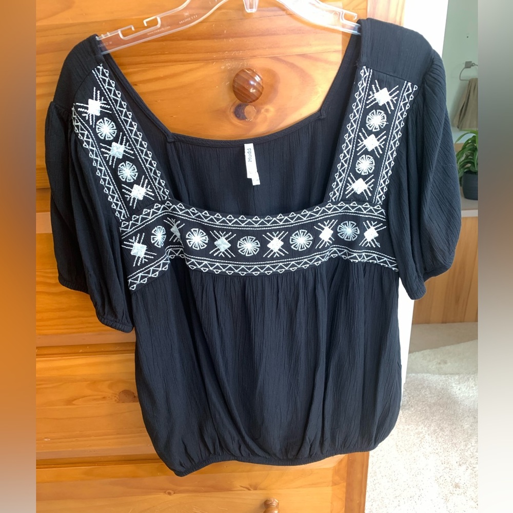 Mudd Boho Top Size L Black with White Embroidery cropped.
